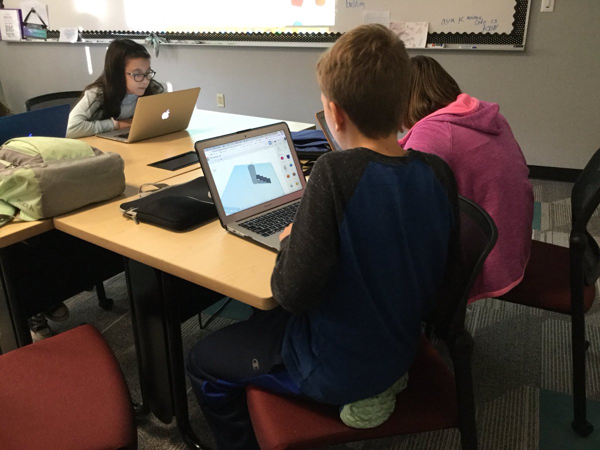 ODSTechsplorers's tweet photo. 👍😁5th grade is working on 3D printing for the world peace game - Olivia Masoner #thisisODS #ODSLife @OakhillDay https://t.co/YBnaRMw61F