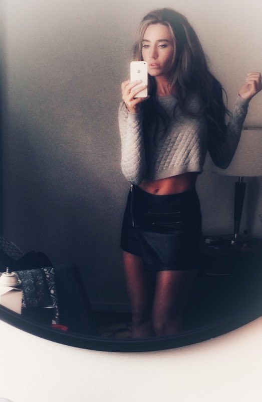 MegTenutaAuthor's tweet photo. Favorite mini skirt evvvverrrr #fashion #Fashionista #miniskirt #selfie #art #thursdaymorning #ButThereWasASale https://t.co/T8vqVoD4xo