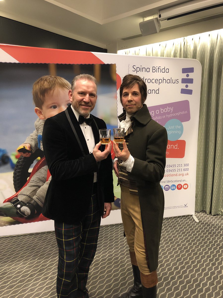 AndyNic9's tweet photo. Just me and Rabbie Burns. That’s all. #QuestionofBurns @SBHScotland https://t.co/7WiJVljaMd