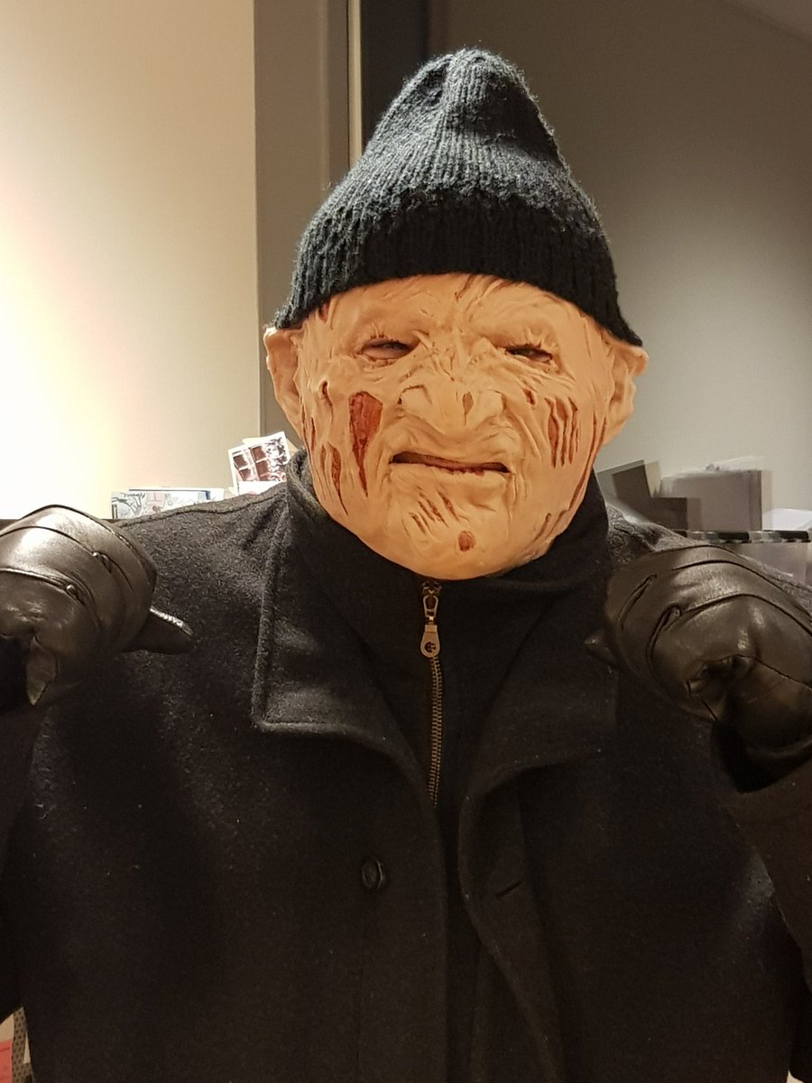 ErikAttis's tweet photo. 9. trinn ved Atlanten ungdomsskole har i kveld gjennomført #frightnight
Visning av skrekkfilm med innlagt skremming. Skremmeløype ute i skogen. Avsluttet med grilling av pølser og varm drikke ved naustet. #sosiallæring #skummelt #gøy
Lærerne meget fornøyd🙂👹👽 https://t.co/zAsFkZM3up