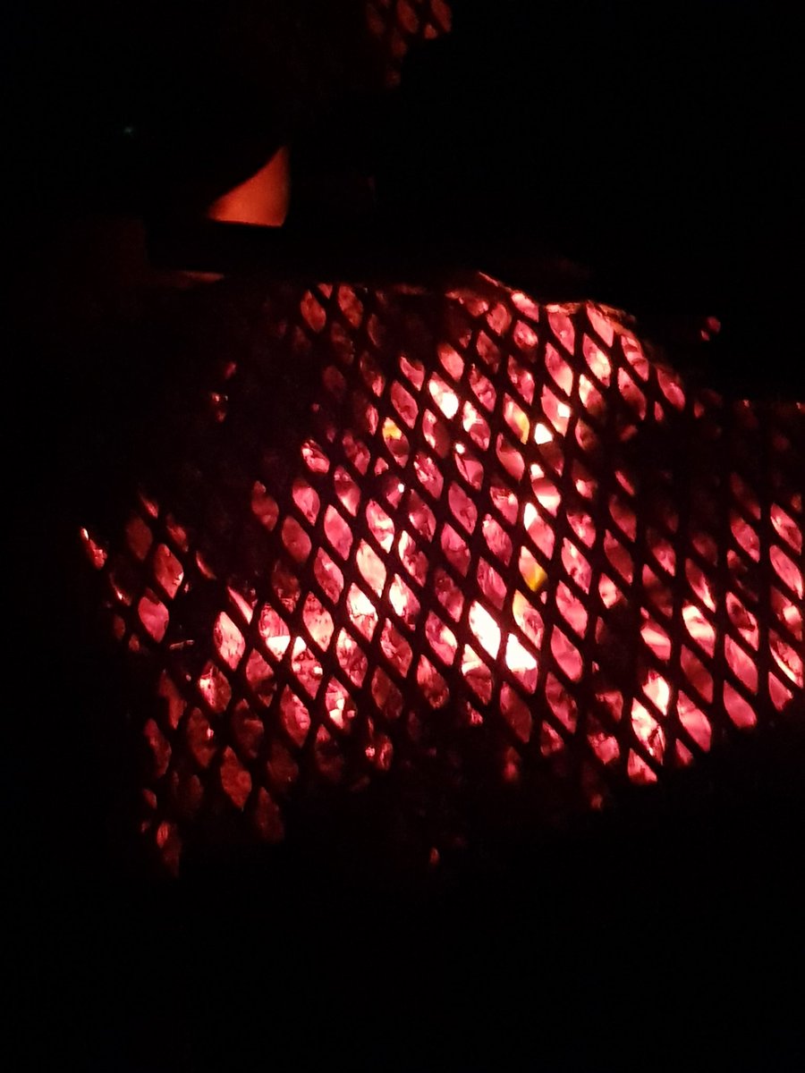 ErikAttis's tweet photo. 9. trinn ved Atlanten ungdomsskole har i kveld gjennomført #frightnight
Visning av skrekkfilm med innlagt skremming. Skremmeløype ute i skogen. Avsluttet med grilling av pølser og varm drikke ved naustet. #sosiallæring #skummelt #gøy
Lærerne meget fornøyd🙂👹👽 https://t.co/zAsFkZM3up