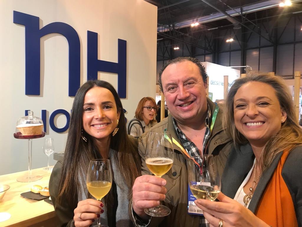 SastrePaco's tweet photo. Podemos hablar de #Categoria @nhhotelses @PalladiumHG #BuenJamón #Calidad @cincojotas ...buen #Champagne @LVMH @MoetUSA Moet&amp;Chandon 🔝🔝🔝, de @fitur_madrid pero si vamos a la #CalidadHumana ... @LuisBartolome7 @RociAlhambra #AliciaYuste #Nerea #Luciana y ....yo también 😜😂🔝👍 https://t.co/VeoKWGLT5o