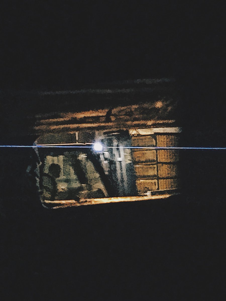 DevonAnimalSave's tweet image. Thank you to everyone who came out to bear witness to the chickens this evening at 2 Sisters, great to see so many activists come together for the animals

The covers were on, it was dark, it was cold but they we were there for them 💚