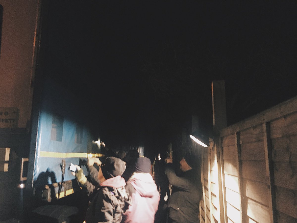 DevonAnimalSave's tweet image. Thank you to everyone who came out to bear witness to the chickens this evening at 2 Sisters, great to see so many activists come together for the animals

The covers were on, it was dark, it was cold but they we were there for them 💚