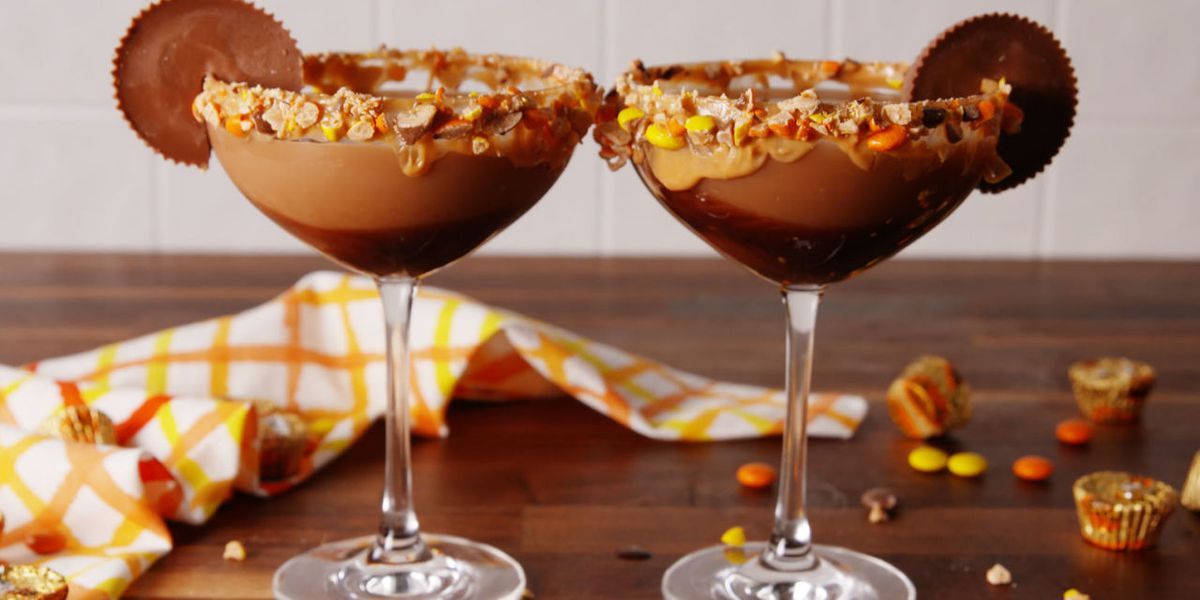 It"s #NationalPeanutButterDay and this Peanut Butter Cup Cocktail is the perfect way to spend your Thursday evening! Check out this amazing recipe by <a href="/DelishDotCom/">nayaa's store | JUAL ROBUX + APP PREM</a> 
#ThursdayThoughts #cocktails 
buff.ly/2JSTEgJ