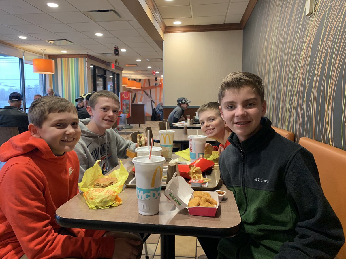 CADMoody0399's tweet photo. Refueling for tonight’s game! @WRVwolverines @WRVBBBall https://t.co/JpaDBL0QPp