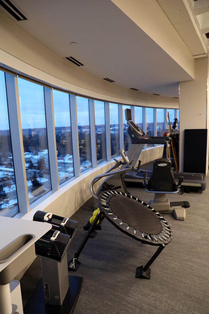 DesMoinesUniv's tweet photo. The DMU Physical Therapy Clinic: ama-a-a-azing space https://t.co/mhmZx1CvFe https://t.co/zReEPLvk5t