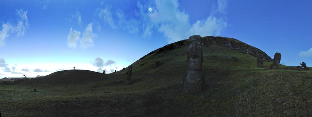 EI_Travel's tweet photo. Total solar eclipse of 2010 in Rano Raraku.
---------
Eclipse solar total año 2010, Rano Raraku. https://t.co/B1n3c4aMXn