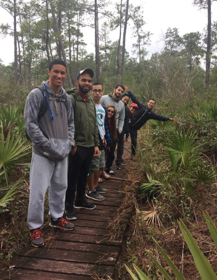 fauorientation's tweet photo. Our Transfer Owls had an amazing time this weekend during the Spring Transfer Trip To Alexander Springs with our very own Transfer student coordinator Ian Mainwaring! #Springtransfertrip #fautransfer #alexandersprings https://t.co/Ua0UDncqLG