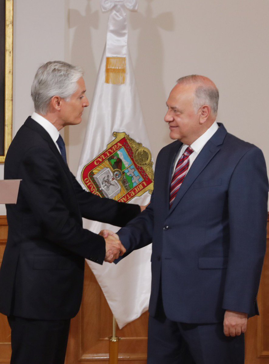 alfredodelmazo's tweet photo. Reconozco y agradezco a Alberto Curi Naime su trabajo al frente de la Secretaría de Desarrollo Económico. 

Ha dedicado 35 años de su vida al servicio público. Tanto a nivel nacional como estatal, su trabajo ha sido profesional y eficiente. https://t.co/as5Es3toEi
