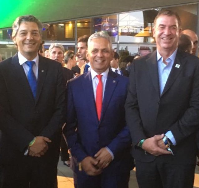Selección Chilena (@laroja) on Twitter photo ¡Ya estamos en la Cidade das Artes en Río de Janeiro!
El Presidente de la <a href="/ANFPChile/">ANFP</a>, Sebastian Moreno, el Profe <a href="/ReinaldoRuedaDT/">Reinaldo Rueda</a> y el Vicepresidente, Andrés Fazio, encabezan la delegación chilena que está presente en el sorteo de la <a href="/CopaAmerica/">CONMEBOL Copa América™️</a>
🇨🇱⚽️ ¡Ya estamos en la Cidade das Artes en Río de Janeiro!
El Presidente de la <a href="/ANFPChile/">ANFP</a>, Sebastian Moreno, el Profe <a href="/ReinaldoRuedaDT/">Reinaldo Rueda</a> y el Vicepresidente, Andrés Fazio, encabezan la delegación chilena que está presente en el sorteo de la <a href="/CopaAmerica/">CONMEBOL Copa América™️</a>
🇨🇱⚽️