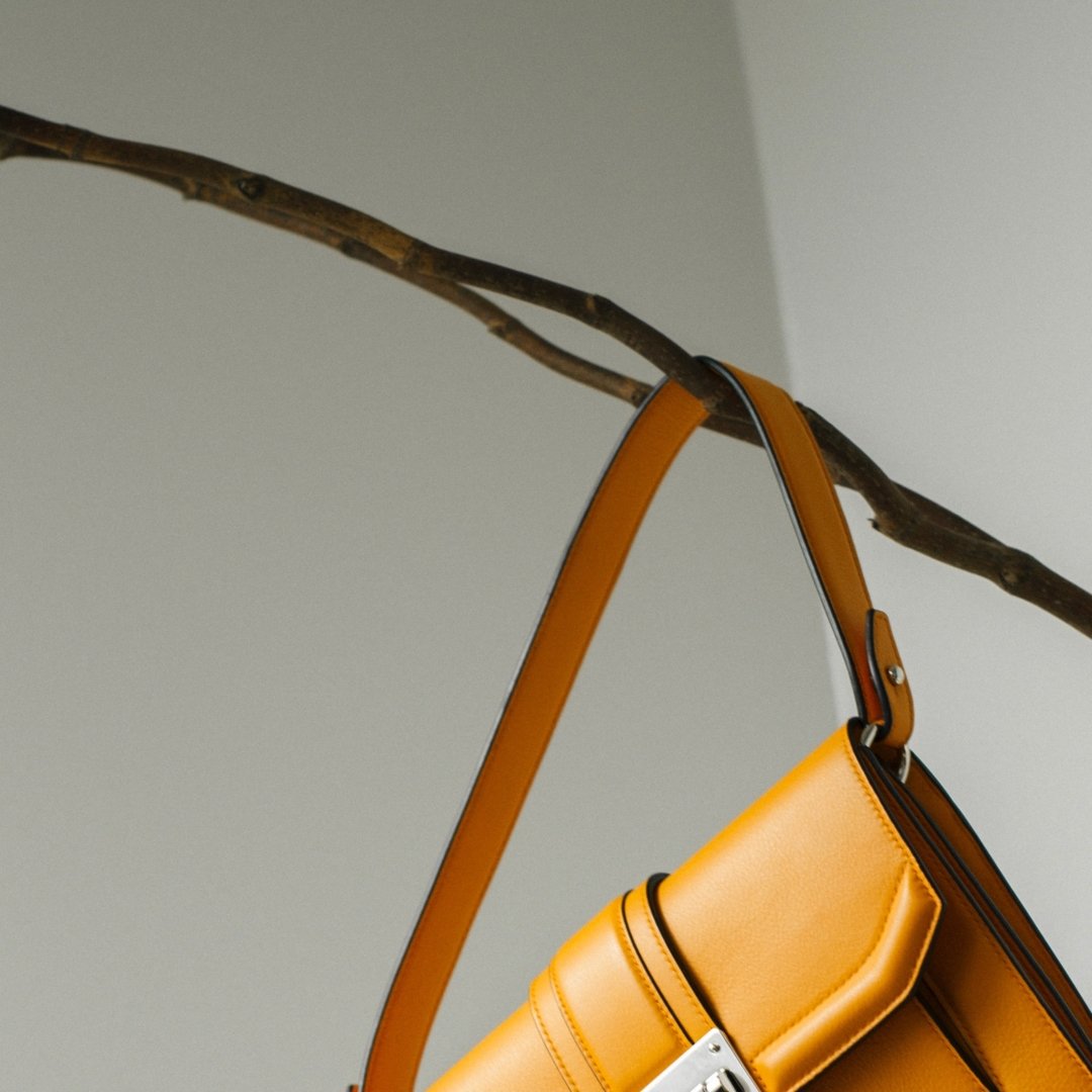 KACYYOM's tweet photo. Hang in there... it's almost Friday!

#KACYYOM #goldclutch #luxuryhandbags https://t.co/uojulIOTOv