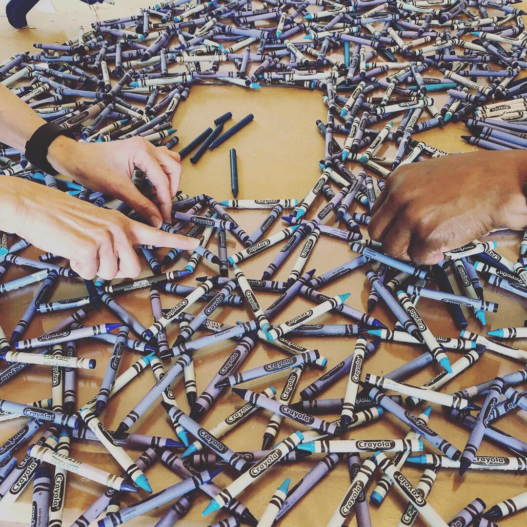 blueskiesgifts's tweet photo. It’s time for a new window display! Denise, Kelly, and Tina are getting crafty for our Valentine’s window!
💙💙💙 #nooga #vday #windowdisplay #crayola #arasher https://t.co/iOajHmIU1k