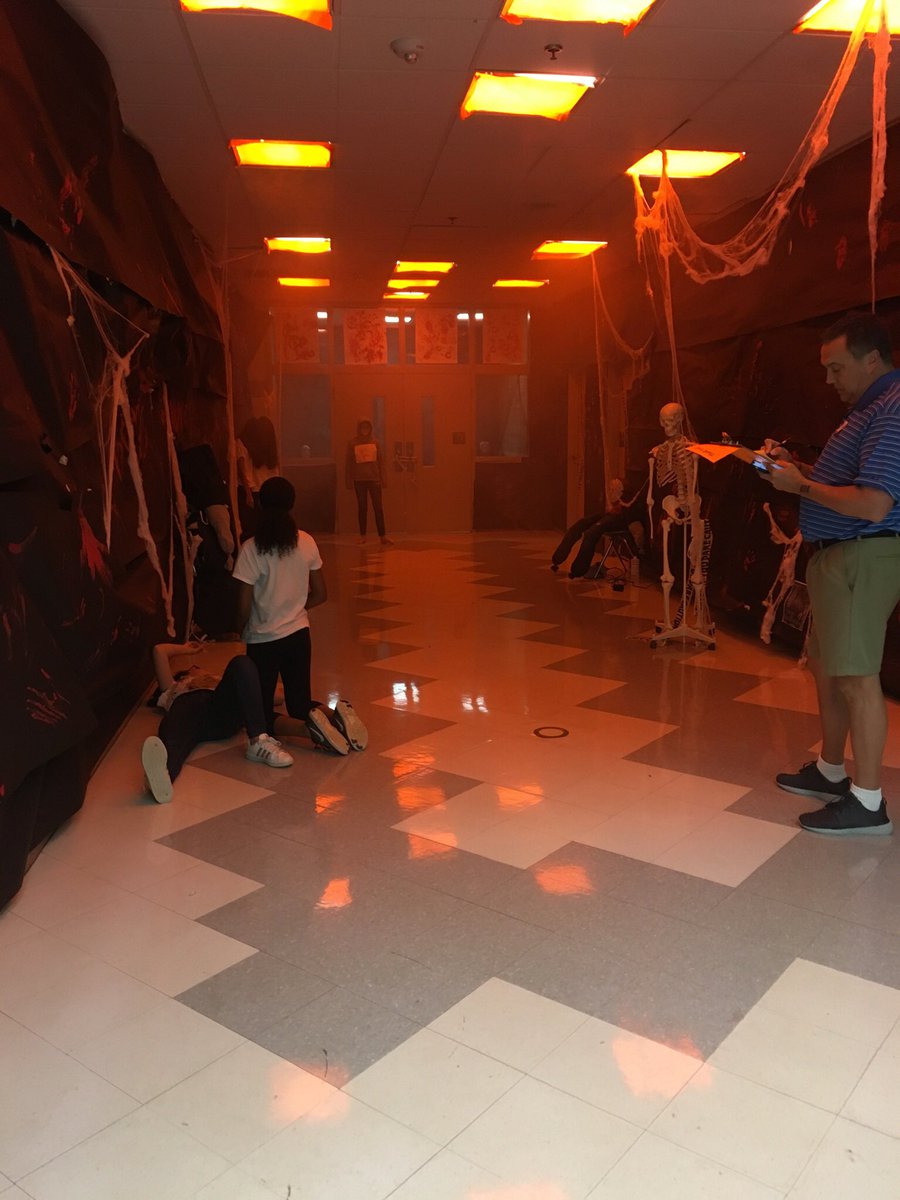 #tbt to our awesome hallway for hoco week !