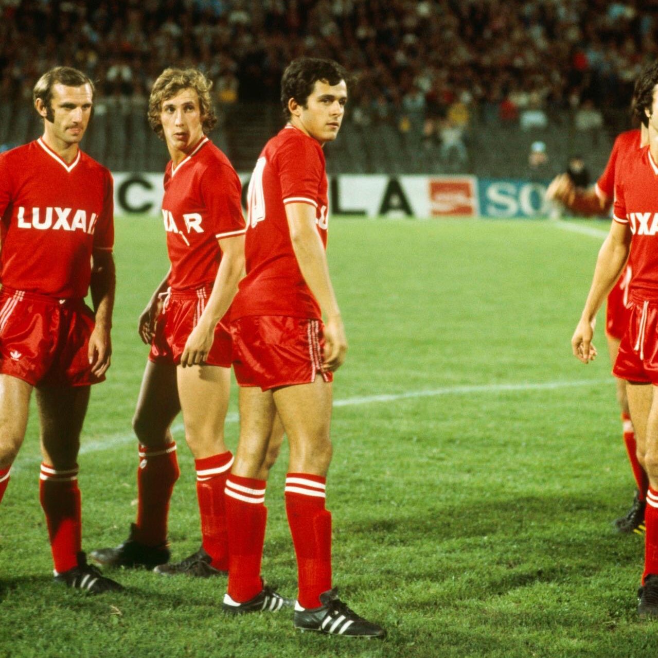 FOTOS HISTORICAS O CHULAS DE FUTBOL - Página 5 DxtULlnWoAEwi-l