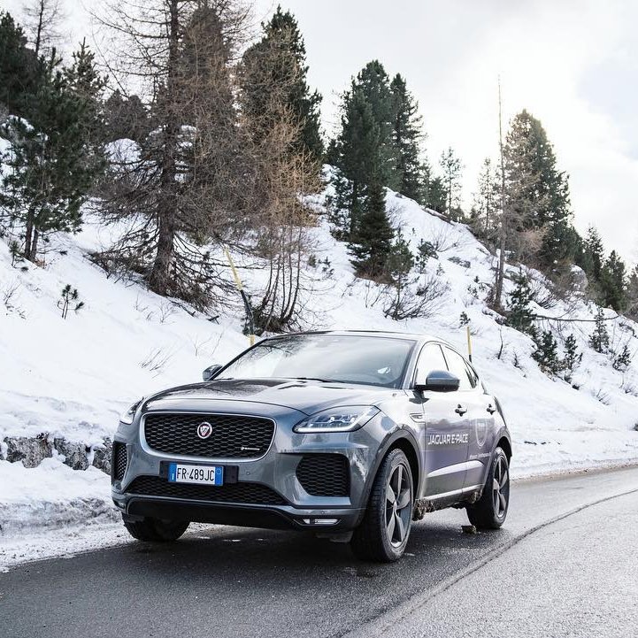 AmbrosiMotor's tweet photo. L’indiscutibile bellezza delle neve, delle Dolomiti.
#AmbrosiAuto #EPACE #Jaguar #Luxury #Performance #CarWithoutLimits #AmazingCars https://t.co/EKogfVREnw