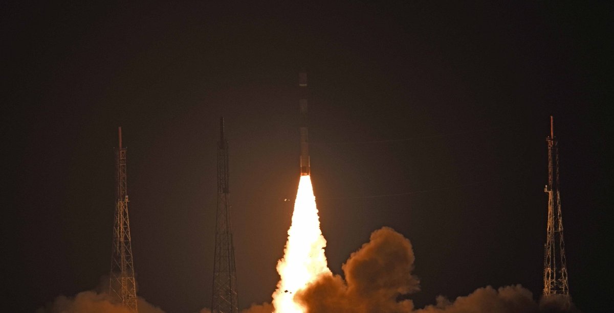 FaadDelhi's tweet photo. Congratulations @isro @narendramodi for this #faadlauch. Really made us proud. #faaddelhi waiting for a great celebration ahead. Great gift to the republic before the day. #MicrosatR #PSLVC44 #Kalamsat #ISRO 
जब इरादा बना लिया ऊंची उड़ान का
फिर देखना फिजूल है कद आसमान का!
#Udaan https://t.co/wZvtR1mYd8