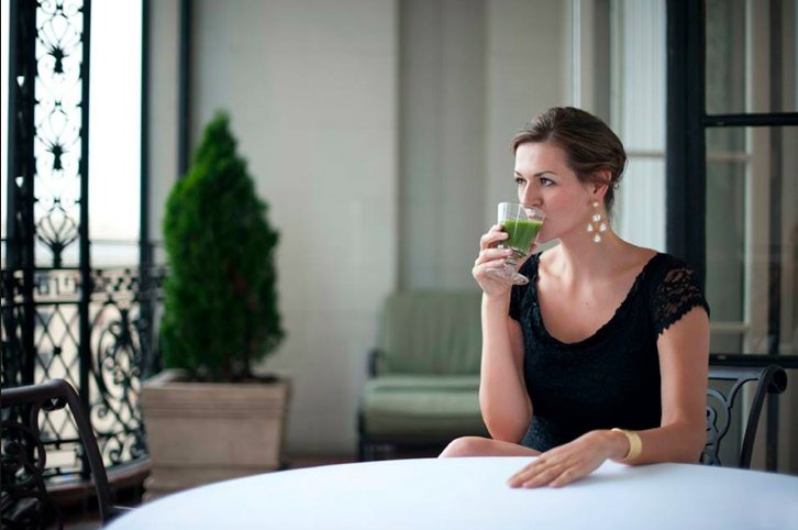 SylvaineHughson's tweet photo. After years as a high level journalist & TV producer, I'm much more comfortable behind the camera rather than in front of it. Here I'm settling into a photoshoot doing my best to feel relaxed & natural...
#sylvainehughson #optimizedliving #greenjuice #photoshoots #lifecoach https://t.co/33ZTlVYTwS