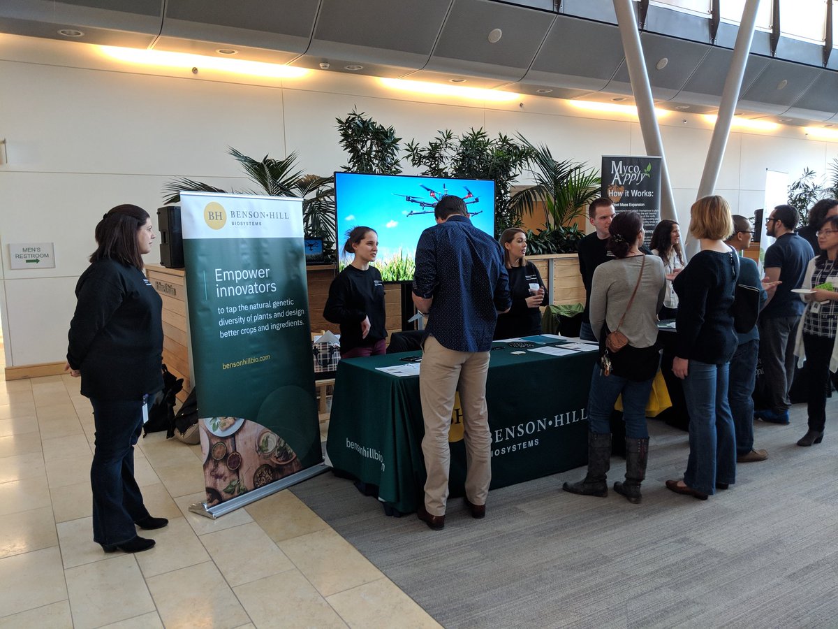 xinshuaiqi's tweet photo. @BensonHillBio at #BioBash2019 @DanforthCenter https://t.co/Oo6PsoAy9M