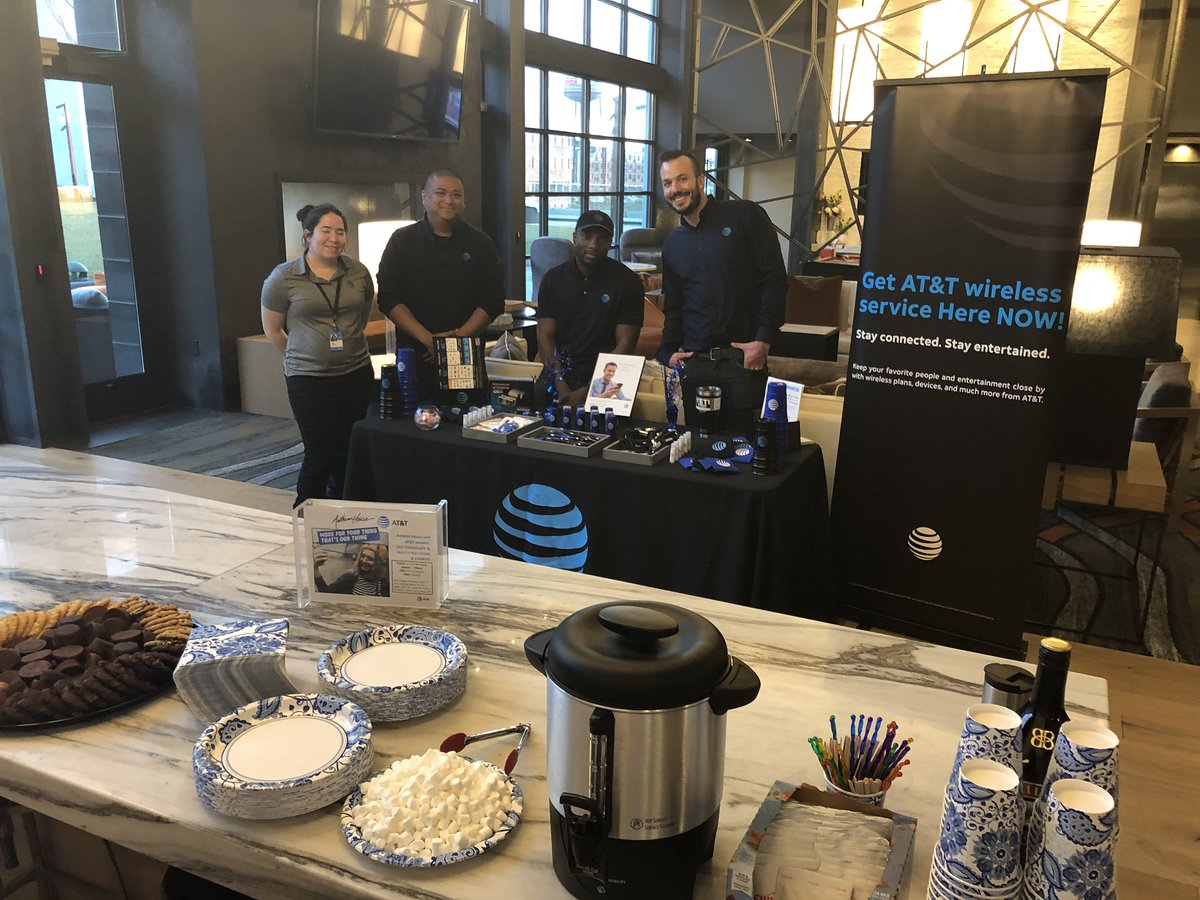 joety22's tweet photo. We are at Anthem House with IHX. Thanks to @rozmarioworld and their experts. A Hot Cocoa and Cookies Event!
#LiveYourAnthem #ATTConnectsCommunities #MDUIsWhatWeDo @DJChrisTait @TheLawsonCRU @imgACC @imgACC @Reyes_Att @404girl @krysguzman_mdu https://t.co/GYoGB1khLQ