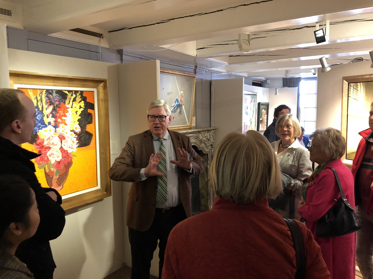 KunstWeekend's tweet image. Wil je meer weten over de mooiste objecten van de beurs? Laat je meenemen tijdens één van de gratis rondleidingen. De bekende TV-expert en beëdigd taxateur Frederik Baerveldt geeft exclusief voor de bezoekers van het Kunst &amp;amp; Antiek Weekend Naarden een rondleiding over de beurs.