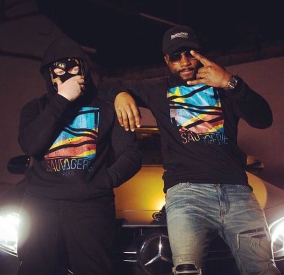 SaleSonoriteRec's tweet photo. Rendez-vous demain à 16h pour la sortie du clip #47AK de @KalashCriminel en Featuring avec @GRADIDUR ✊✊🔥🇨🇩🇨🇩 https://t.co/O4qH8y2wtZ