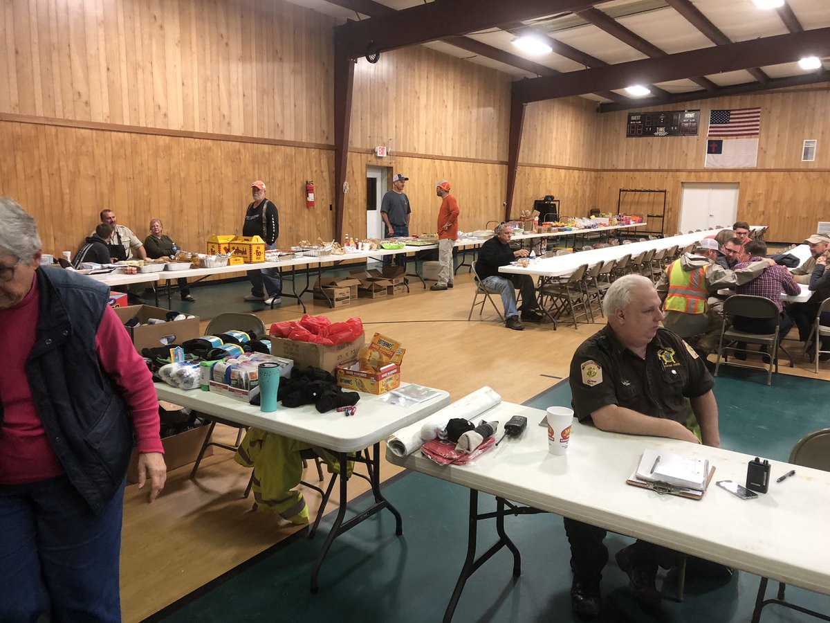 AkilahDavisTV's tweet photo. Inside the New Haven Church activity center volunteers rest and fuel up in between the search. Several restaurants and businesses donated food, water and socks. #FindCasey #ABC11 https://t.co/hYz3PkoOZd