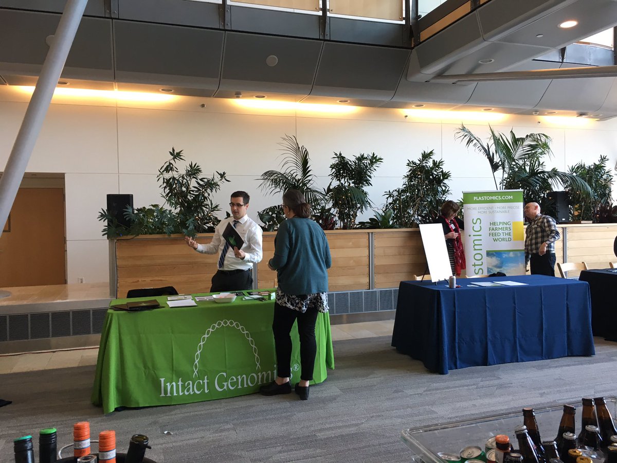39NorthSTL's tweet photo. Great time at #BioBash2019 at @DanforthCenter at @39NorthSTL π https://t.co/VbxO0Zbiub
