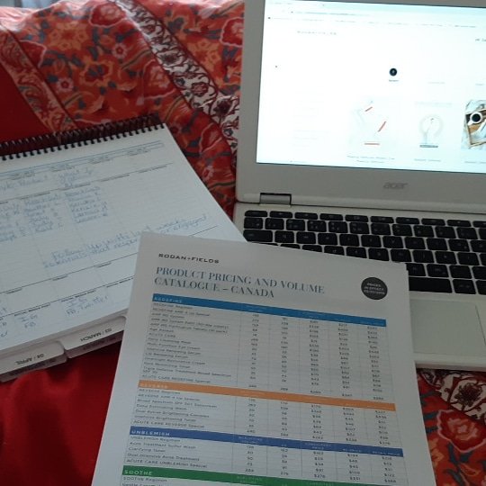 Does your job let you work from anywhere? Mine does, still getting work done while confined  to my bed. Work from anywhere, anytime, from your phone. Interested? Message me.
#momboss #rfmompreneur #workfromhome