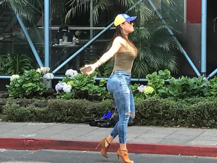 Así no más con las venezolanas... que comerán ??