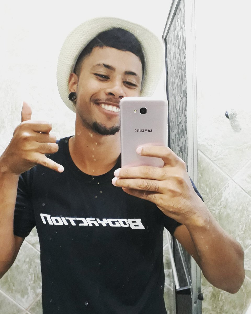 santclanmoises's tweet photo. Chapeuzinho do Panama https://t.co/0djr8aV53E