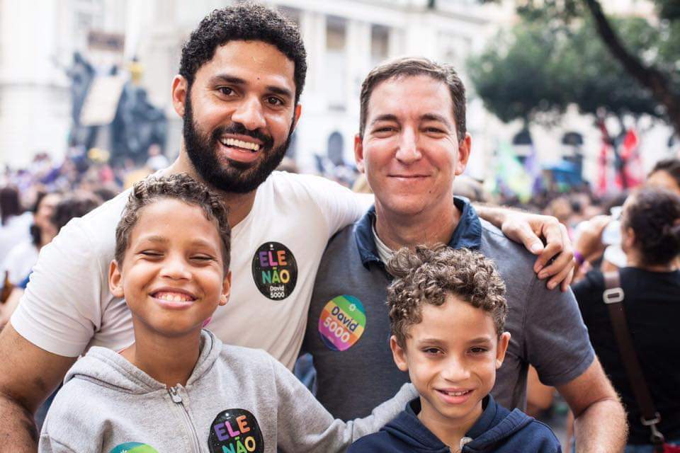 davidmirandario's tweet photo. Família é onde você se sente amado, acolhido, e respeitado. Hoje minha vida não tem mais espaço pra tanto orgulho e felicidade.
Agradeço o carinho e me comprometo a defender nossos ideais. 

Por um mundo mais tolerante, justo, e com mais amor ao próximo. Nos vemos em Brasília. ✊🏽 https://t.co/CtHf3qQhYt