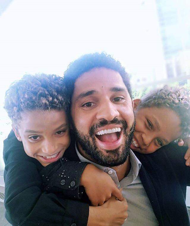 davidmirandario's tweet photo. Família é onde você se sente amado, acolhido, e respeitado. Hoje minha vida não tem mais espaço pra tanto orgulho e felicidade.
Agradeço o carinho e me comprometo a defender nossos ideais. 

Por um mundo mais tolerante, justo, e com mais amor ao próximo. Nos vemos em Brasília. ✊🏽 https://t.co/CtHf3qQhYt