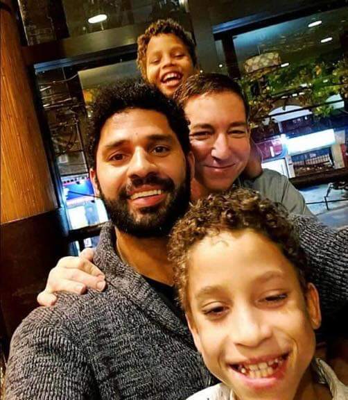 davidmirandario's tweet photo. Família é onde você se sente amado, acolhido, e respeitado. Hoje minha vida não tem mais espaço pra tanto orgulho e felicidade.
Agradeço o carinho e me comprometo a defender nossos ideais. 

Por um mundo mais tolerante, justo, e com mais amor ao próximo. Nos vemos em Brasília. ✊🏽 https://t.co/CtHf3qQhYt