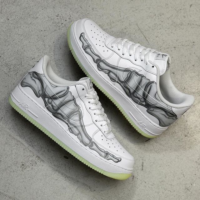 visioninvisible's tweet image. Trick or Treat... este sábado 26 se ponen a la venta las #AirForce1 ‘Skeleton’ una versión del clásico de 1982 apta para #Halloween. En formato #Quickstrike se pondrán a la venta en en Nike Buenos Aires de Alto Palermo y la plataforma digital de @dionyso… bit.ly/2T8ZNe5