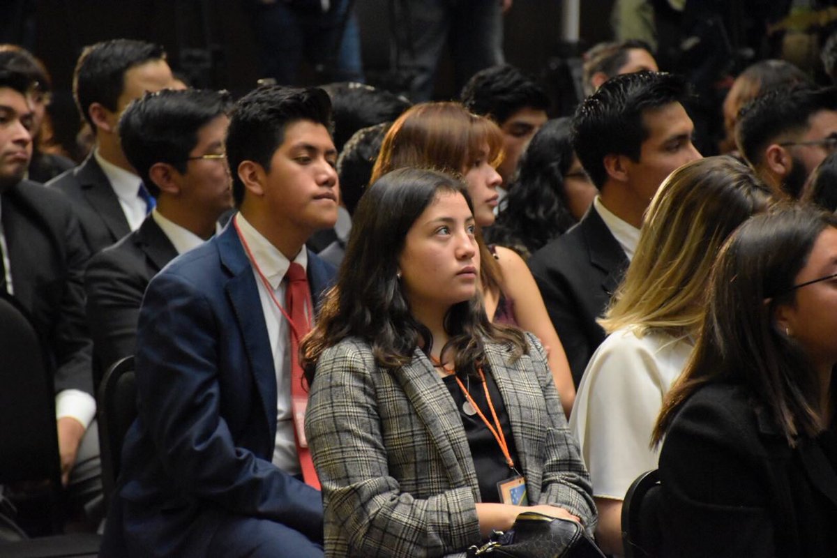 CitlaHM's tweet photo. La mujer está destinada para los espacios públicos. En el @senadomexicano ya alcanzamos la paridad, falta mucho por avanzar en el poder legislativo y judicial.
Esta generación de jóvenes está llamada a transformar el país: @RicardoMonrealA https://t.co/v47CXaf1LO
