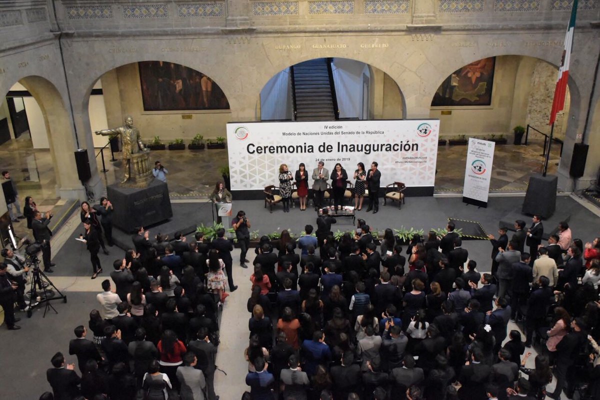 CitlaHM's tweet photo. La mujer está destinada para los espacios públicos. En el @senadomexicano ya alcanzamos la paridad, falta mucho por avanzar en el poder legislativo y judicial.
Esta generación de jóvenes está llamada a transformar el país: @RicardoMonrealA https://t.co/v47CXaf1LO