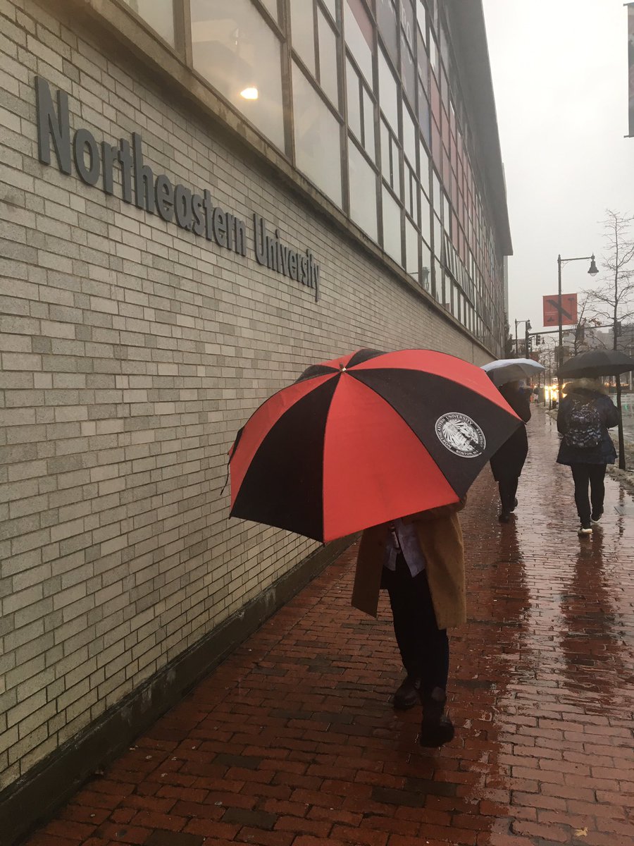 AnnaKracklauer's tweet photo. Strong winds and a lot of rain in Boston today — and warm temperatures up to 60 degrees. Tomorrow, the temperatures are said to drop again. https://t.co/Haam2eoqec