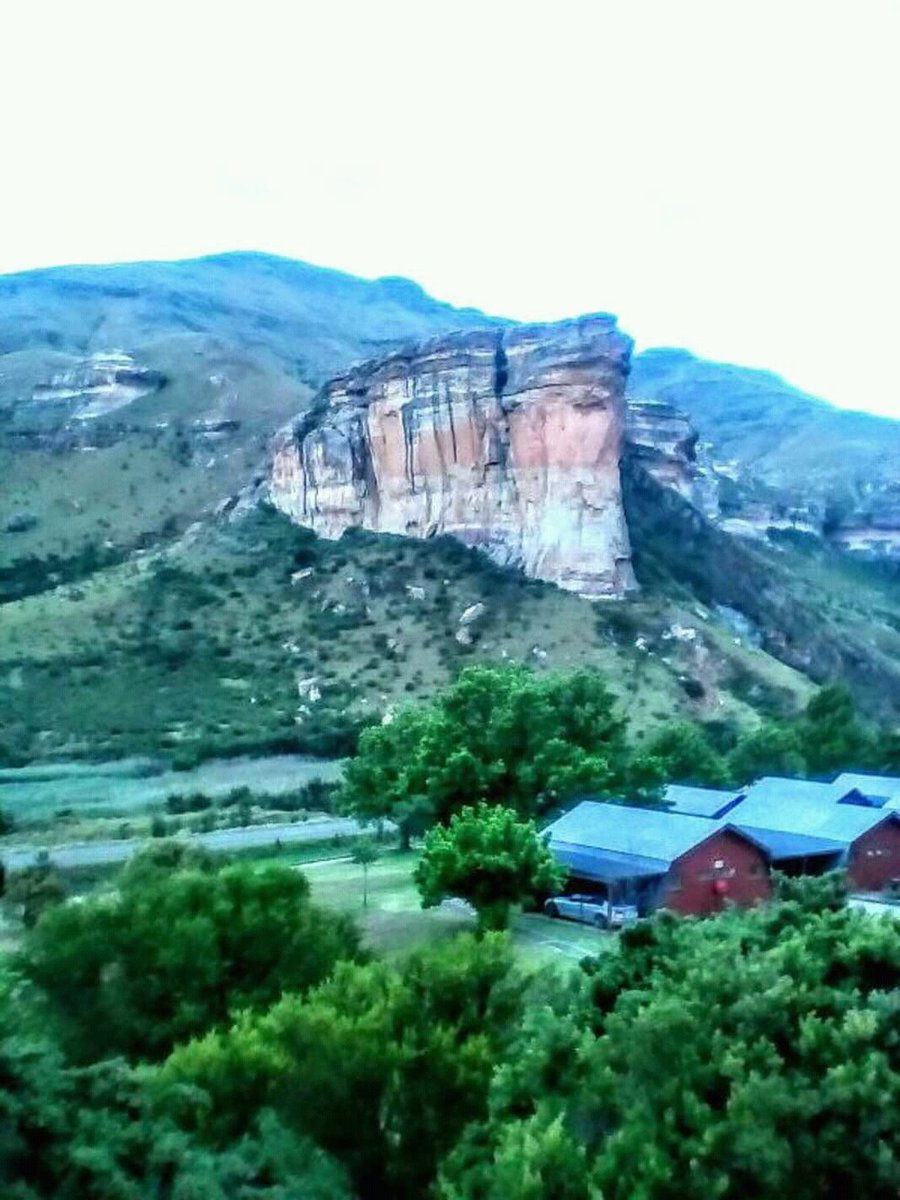 KINGMASHESHA's tweet photo. Clarens, Freestate
#GoldenGatesClassics
#Sunparks
#CarolineNkweSoprano https://t.co/FCpuocVAfG