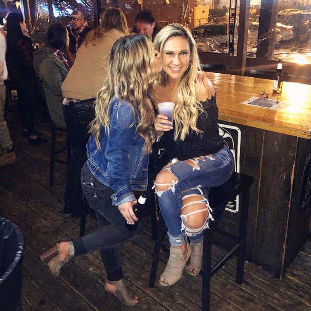 I don’t know if you’ve heard, but our winter patio game is on point! We have #livemusic again tonight so come on by #losersbar 📸: @amziez__
