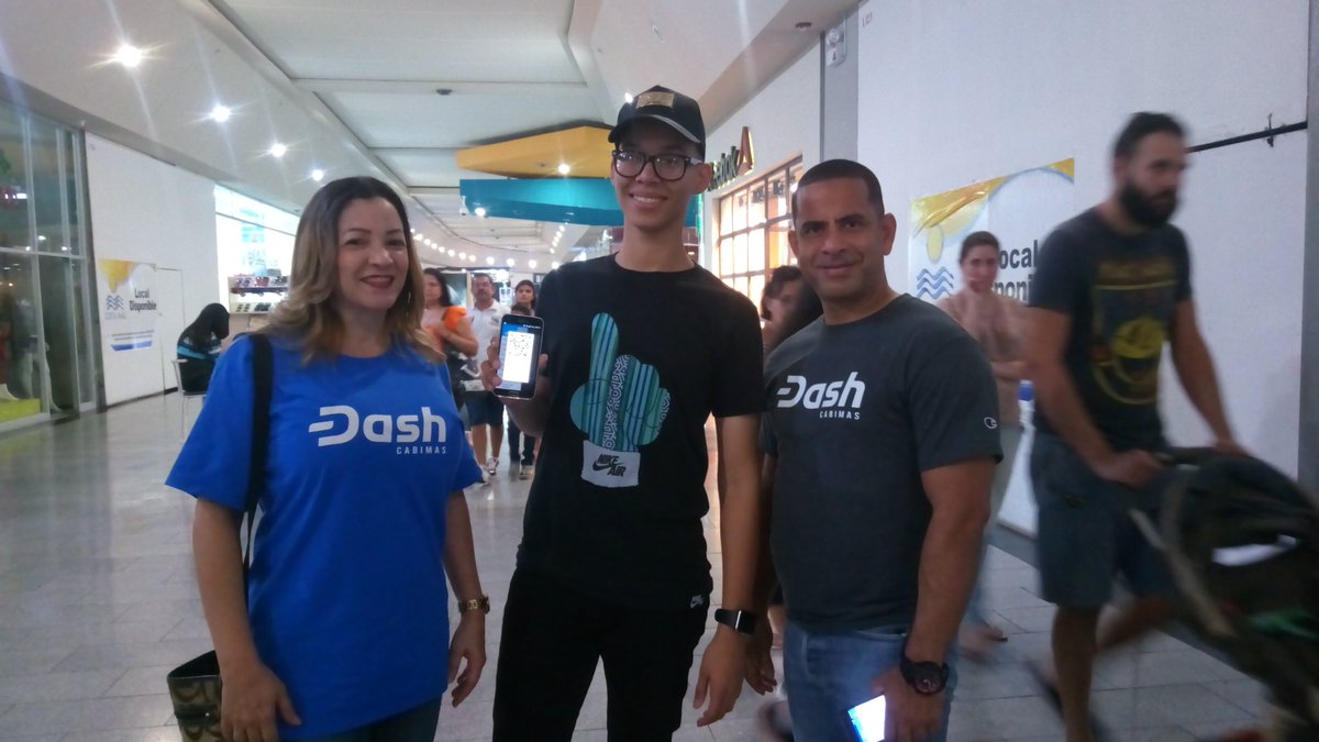 Dashdeliveryve's tweet photo. The photographers also join the Dash Week promoting the use of Dash in their clients and the Dash Cabimas team interacted with them at the CC Costa Mall, the largest in the city. #dash #DashPay #dashnation #cabimas #cabimascrypto #dashvenezuela #criptomonedas #dashboost https://t.co/cF14HJi5Rd