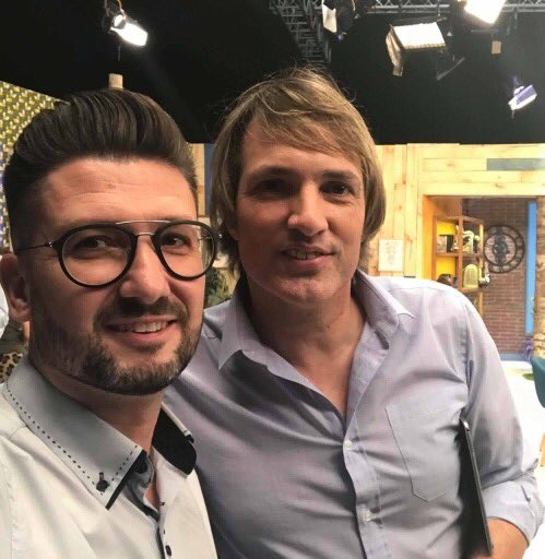 Opticaloranca's tweet photo. Ya es oficial ! Ya lo tenemos ! Ya está firmado ! Y en breve ya nace nuestro GRAN PROYECTO !! Solo deciros q me junto con una grandísima persona, gran corazón, gran humano donde los haya , y sobre todo un gran AMIGO , q tengo a mi lado ! Gracias Ismael Beiro por ayudarme a crecer https://t.co/ulWbFRP9Xv