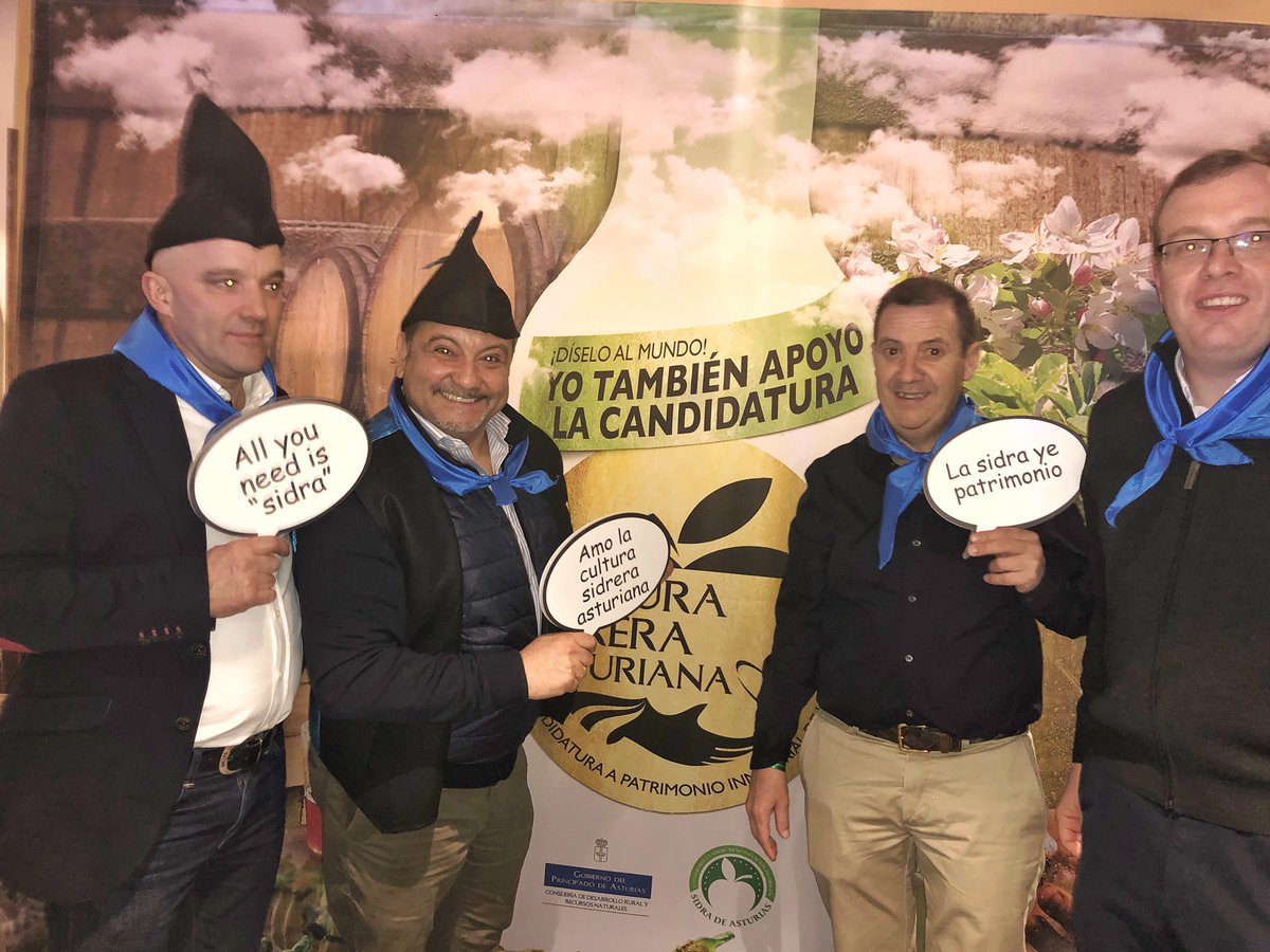 Nacho_Sandoval's tweet photo. APOYANDO la candidatura cultura sidrera asturiana, a Patrimonio Inmaterial de la Humanidad de la UNESCO para dar a conocer esta iniciativa del Principado de Asturias. En @lachalanamadrid de Castellana. Muchos amig@s y conocidos nos hemos dado cita para apoyar esta iniciativa https://t.co/ps6A26YZZv