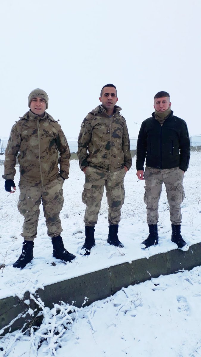 harunn634's tweet photo. Artık yeter Ne Varsa Yaptik  #3AyZorunluYeniAskerlik https://t.co/EDiucLWc24