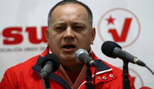 FuerzaDederecha's tweet photo. La rata @dcabellor esta atrapado y sin salida. Maduro esta negociando su salida del poder 

#RebelionHastaQueSeVaya https://t.co/HYPuQO0AtT