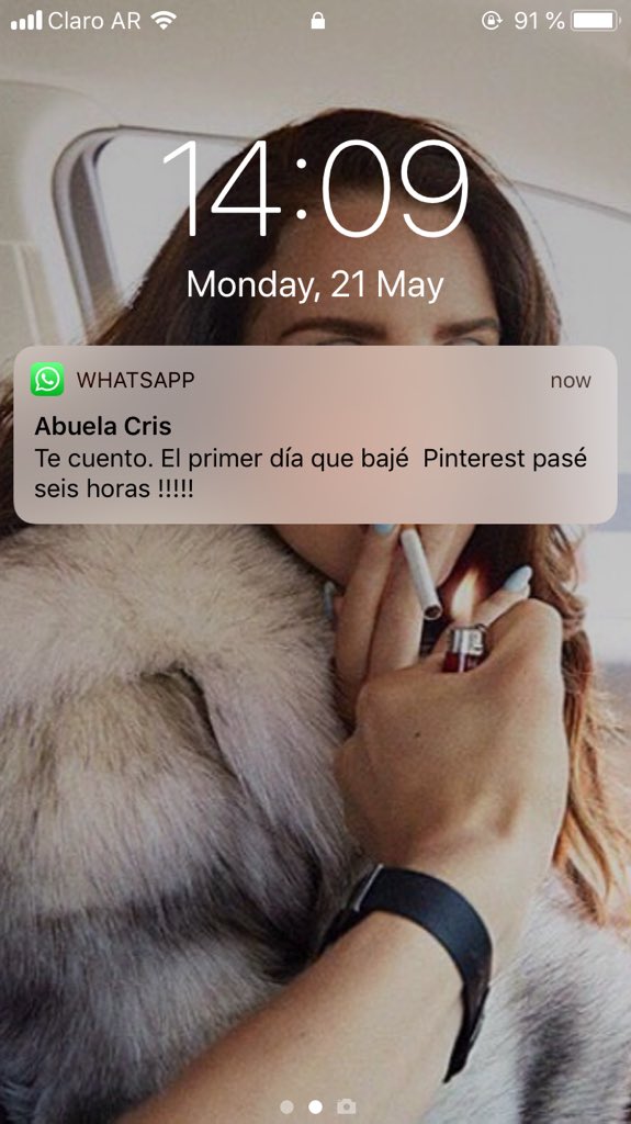auuuch_'s tweet photo. @alvaroculia2 abuela descubriendo pinterest https://t.co/rfSkfgSgxS