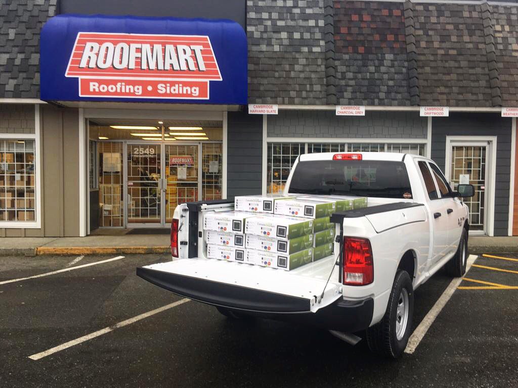 4seasonsvents's tweet photo. Another truckload sold. Thanks to our friends at #roofmart in Nanaimo, BC for the picture. #roofing #solarvent #solarventilation #reno #canadian #bc #roofer #vancouverisland #cangogreen #solarventilator https://t.co/nJGviXSpdS