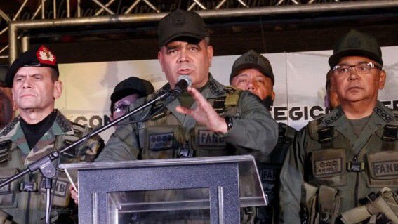 FuerzaDederecha's tweet photo. Hermano militar. Estos engendros se estan burlando de toda la nacion. Rebelate como lo debes hacer con l constitucion en las manos. Ya basta de sumisión al cartel de los soles. 

#RebelionHastaQueSeVaya https://t.co/Qgh3u4ZueH