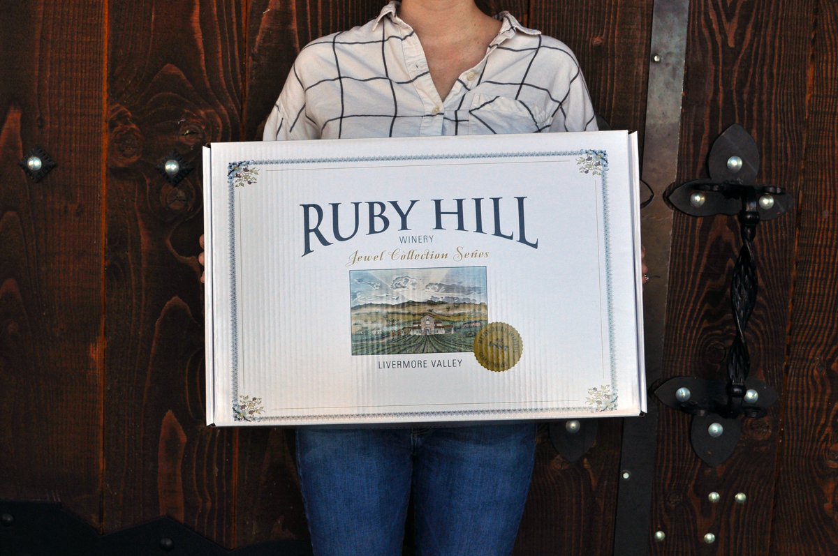 rubyhillwines's tweet photo. We are excited for our Release Party this weekend! Our new Jewel boxes are ready for pick up for all of our Jewel Wine Club members. Who all is going to join us??😁 #winetime #partytime #jewelcollection #winetasting https://t.co/72kyKOst9f