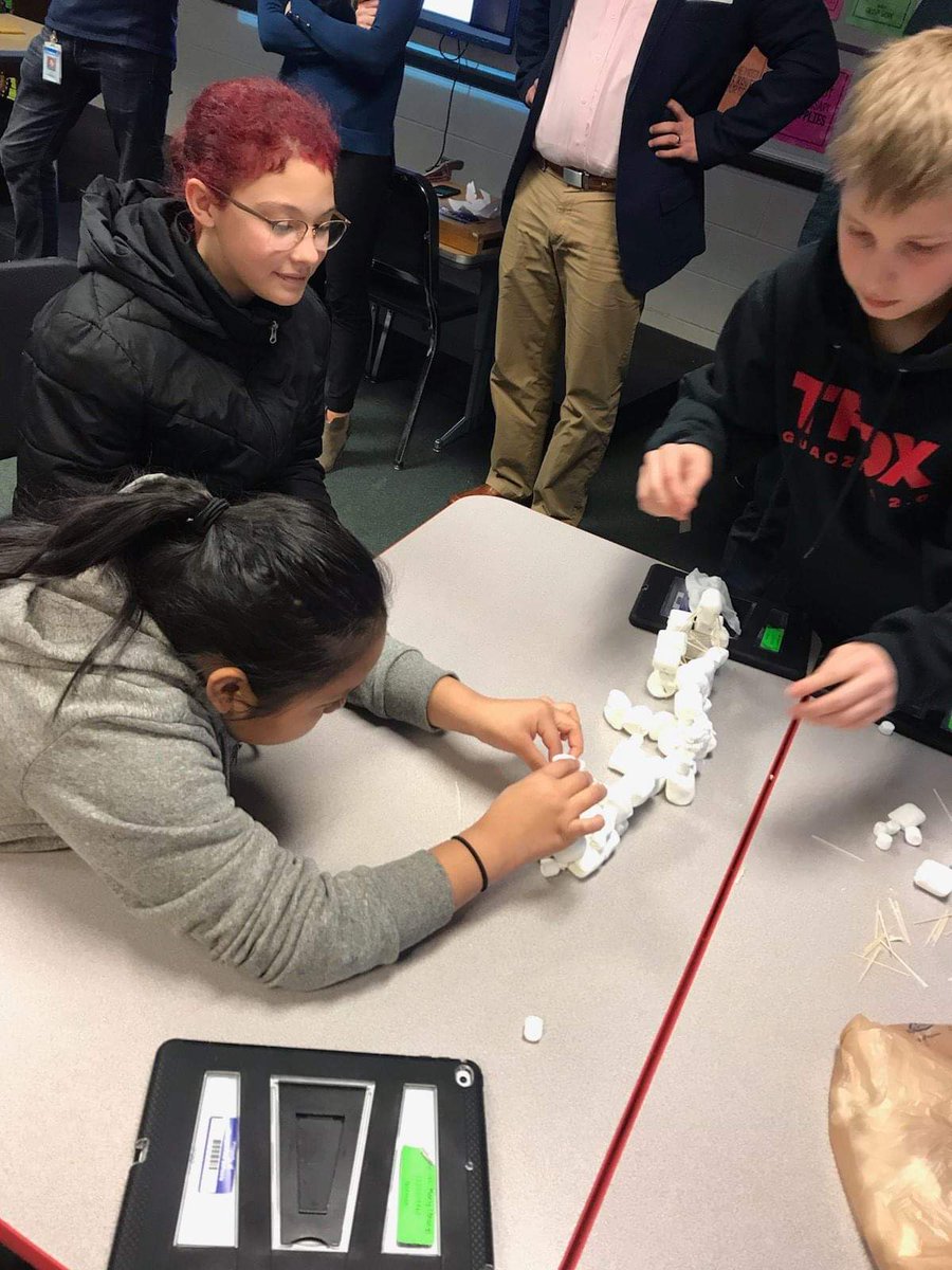 SeiterNIS's tweet photo. Mrs. Norman ‘s students working on a STEM (science, mathematics, engineering, and technology) project with their adopt-a-class partners from Cincinnati Bell. #NewportIntermediateSchool https://t.co/t3k3XasPtD